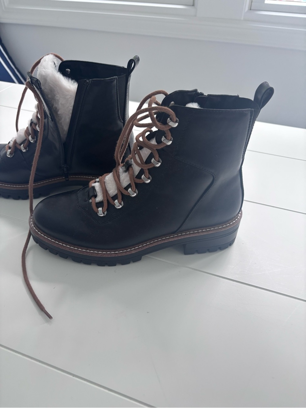 Womens Black Leather Lace-Up Boots with Fur Lining Never worn!